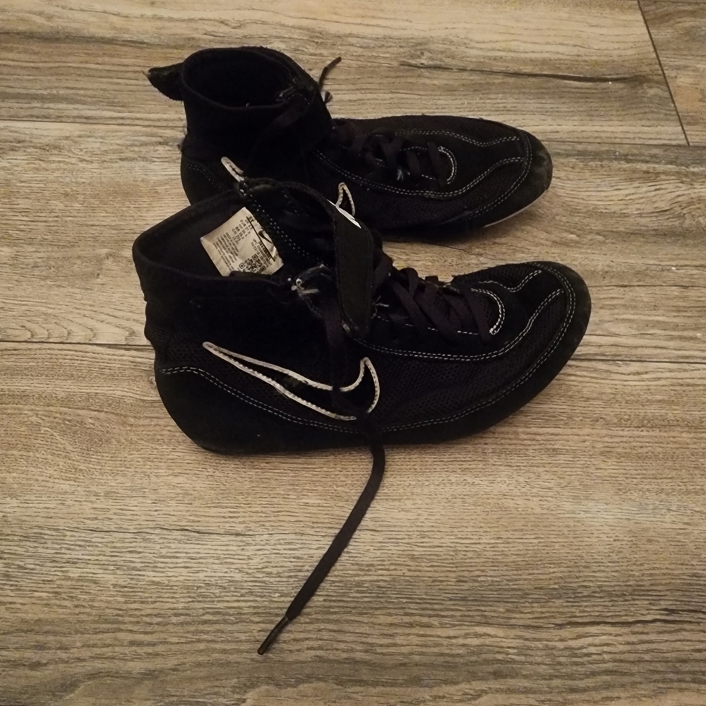 Nike Speedsweep VII Wrestling Shoes Kids Size 5y Black